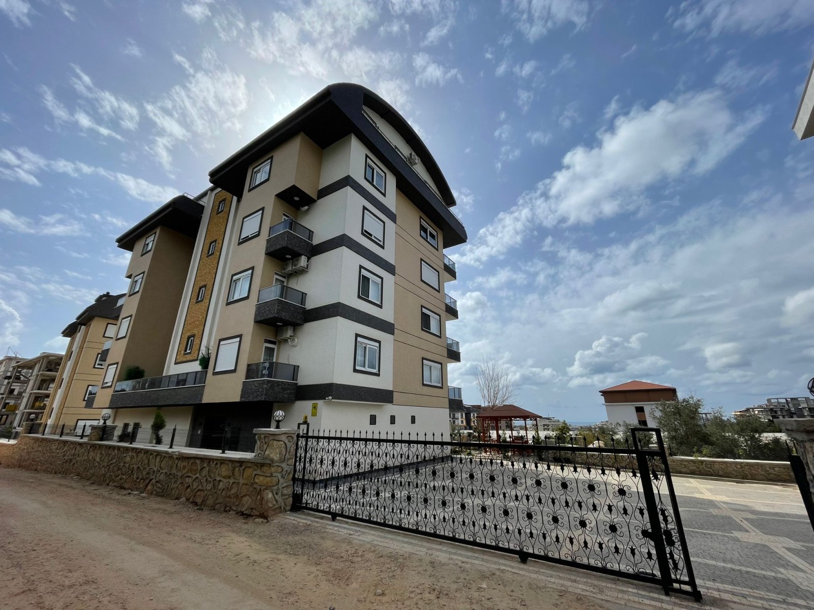 Furnished 1+1 Apartment for Sale in Oba, Alanya